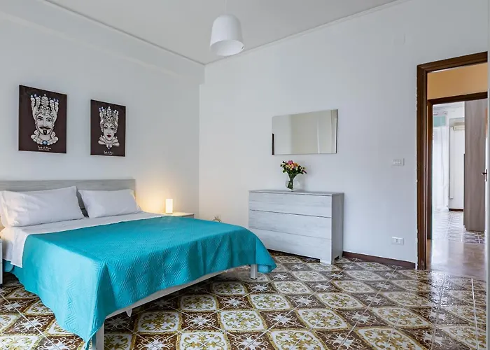 Via Liberta Roomy Apartment
